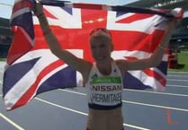 Golden 400m star Hermitage breaks world record