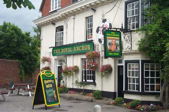 Homes approved behind village pub despite Parish objections