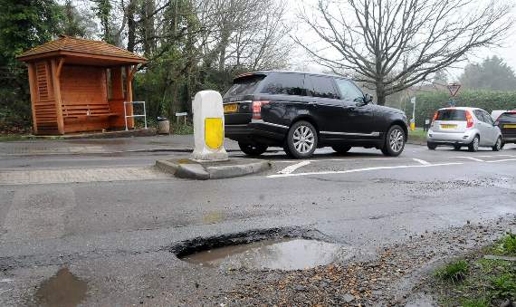 Councils face funding cuts over pothole repairs