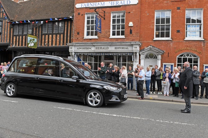 FUNERAL SIR RAY TINDLE        MRW          12th May 2022
Sir Ray Tindle’s hearse pauses outside the Herald offices in West Street on its way to St Andrew’s Church

The funeral cortege of Sir Ray Tindle CBE DL passes the office of The Farnham Herald as it made its way to St Andrew's Church Farnham for a Private Family Service  


Picture:  Malcolm Wells 
Professional Photographer 
