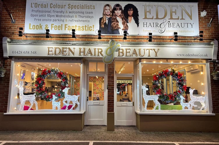 Haslemere shoppers will be able to vote for their favourite Christmas window this December by photographing a QR code in each participating retailer’s window or by visiting www.haslemereparish.org