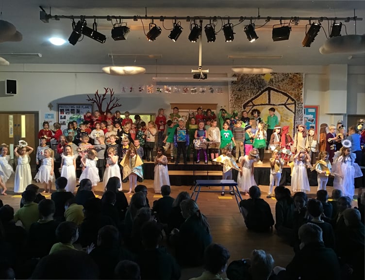 St Matthew's CE Primary School, Blackmoor, Away In A Spaceship, December 2022.