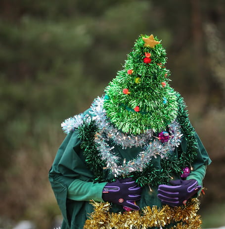 Christmas tree parkrun runner at Hogmoor Inclosure in Bordon, December 2022.