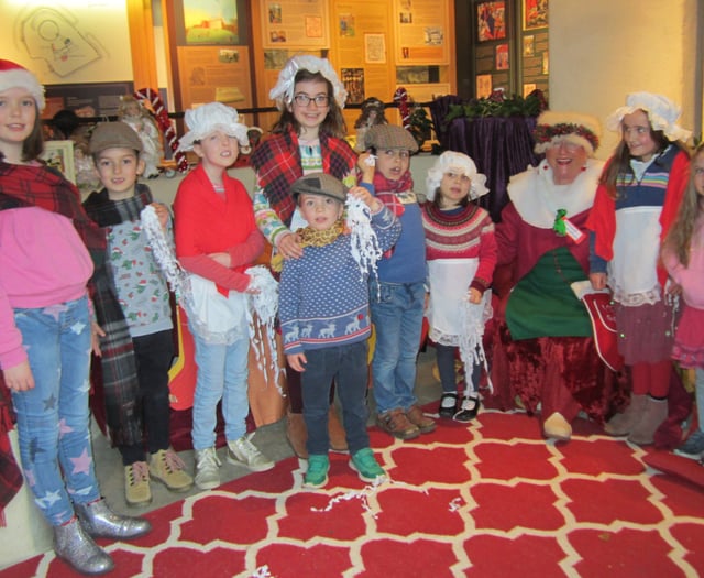 Gilly takes children to Christmases past