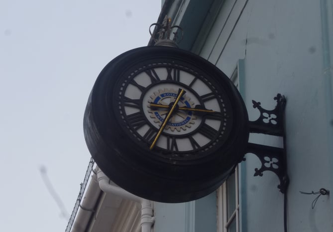 Queen's Golden Jubilee clock above Alton Nails in Alton High Street, February 7th 2023.
