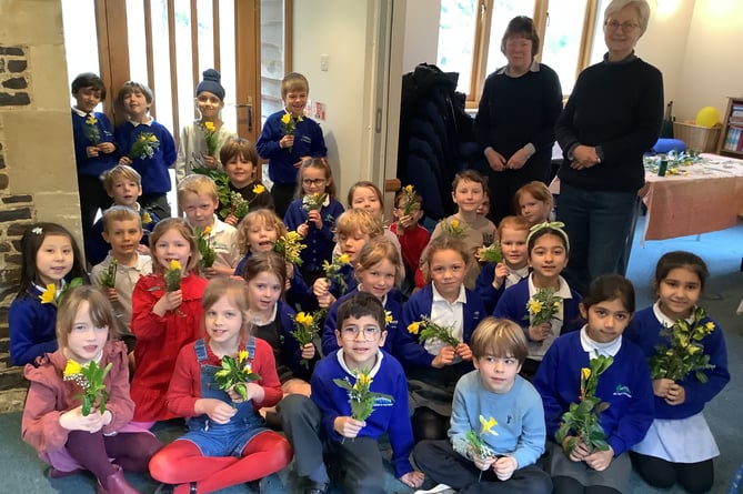 All Saints CE Infant School Year 2 pupils make Mother's Day posies at All Saints Church, Tilford, March 17th 2023.