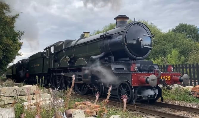 Steam locomotive Pendennis Castle.