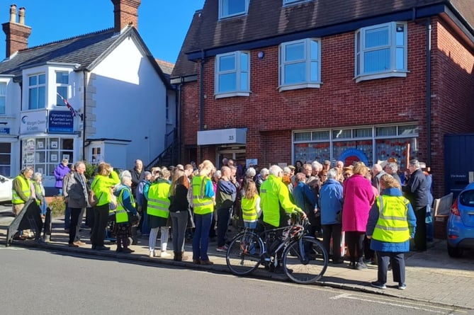 Good Friday worshippers prayed for peace in conflict situations and blessed the town in Petersfield