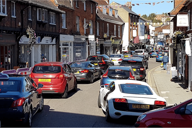 Traffic gridlock in Farnham town centre