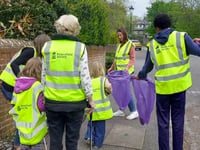 Litter pickers clean up Petersfield for the King