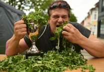Alresford Watercress Festival: Watch Glenn Walsh munch way to title