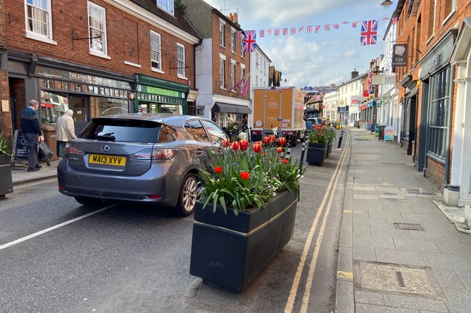 Are Downing Street's planters hindering traffic in Farnham town centre?