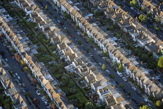  Dozens of  holiday homes in East Hampshire