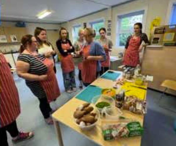 Bushy Leaze Children and Families Centre, Alton, and The Tantum Trust run a cooking on a budget course, June 2023.