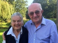 Man celebrates 90th birthday jumping out of a plane for Alzheimer's