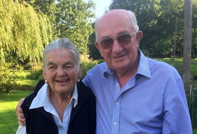 Man celebrates 90th birthday jumping out of a plane for Alzheimer's