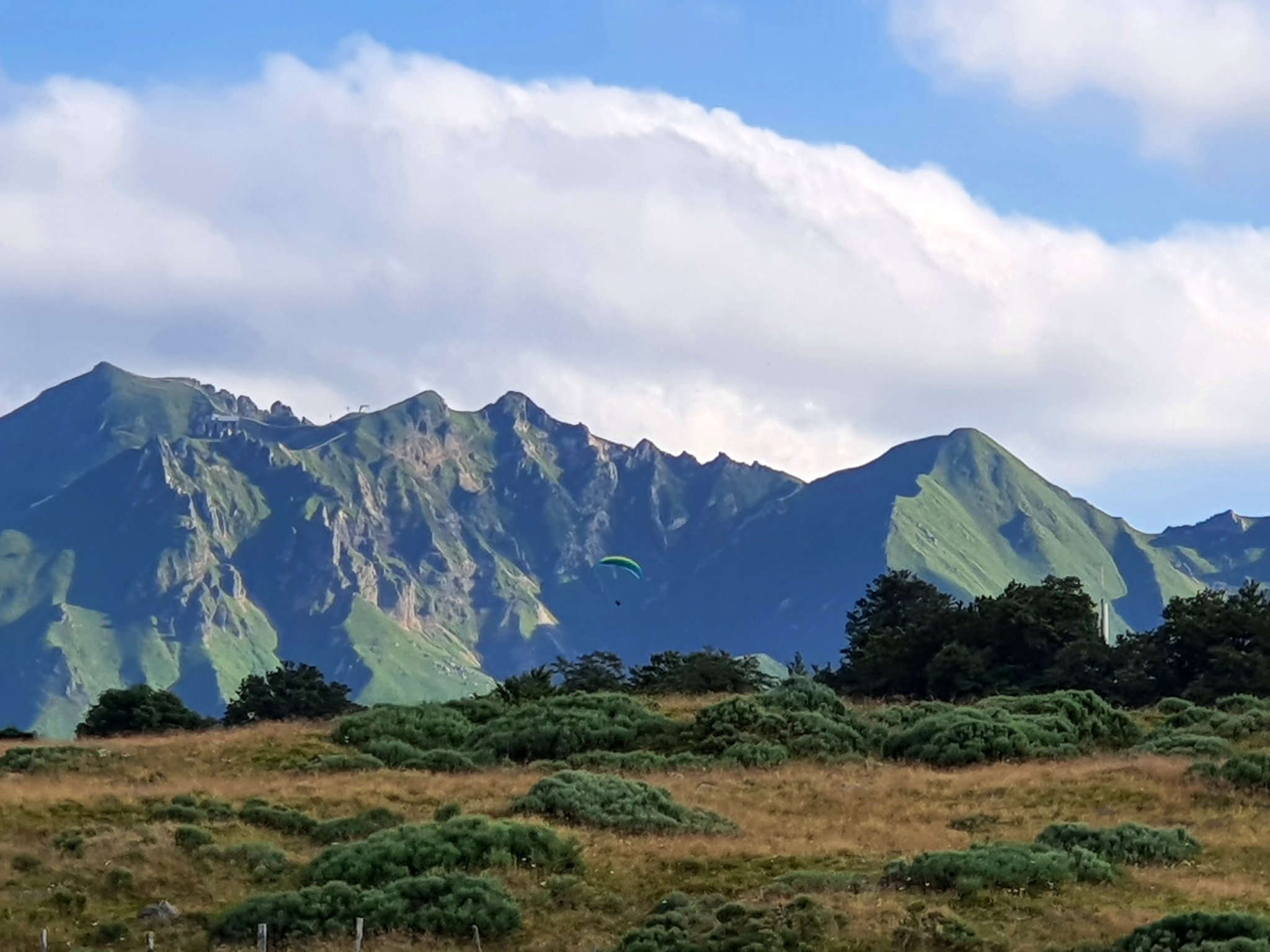 Flying down from the Puy de L’Angle with Puy de Sancy in the background