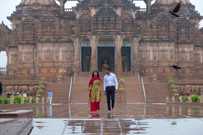 10/09/2023. Delhi, India. The Prime Minister Rishi Sunak and his wife Akshata Murty visit BAPS Swaminarayan Akshardham Temple. Picture by Simon Walker / No 10 Downing Street
