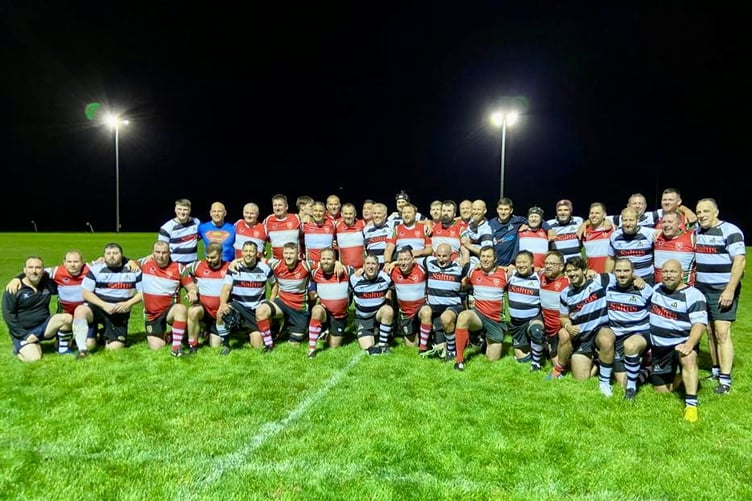 Farnham L’Escargot and Petersfield Veterans line up for a photo