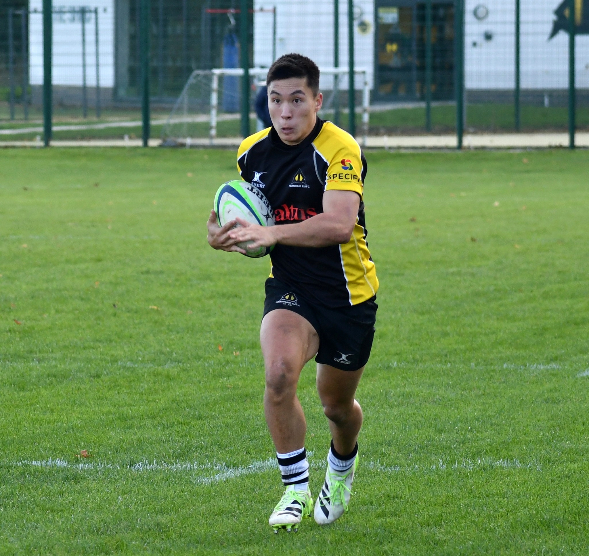 All eyes on the try line for Toby Simmonds on his way to scoring a try