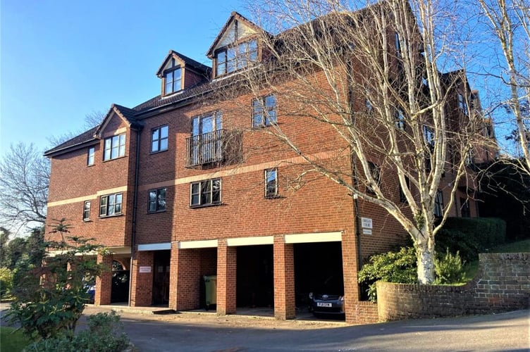 auction farnham