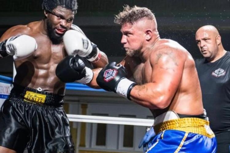 Bordon fighter Darren Hendry enjoyed his win against Calveen Abdul