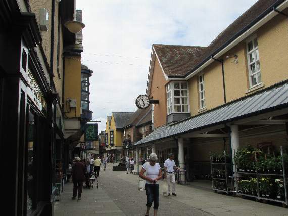 Pensioner saved from pickpockets after leaving Waitrose in Petersfield