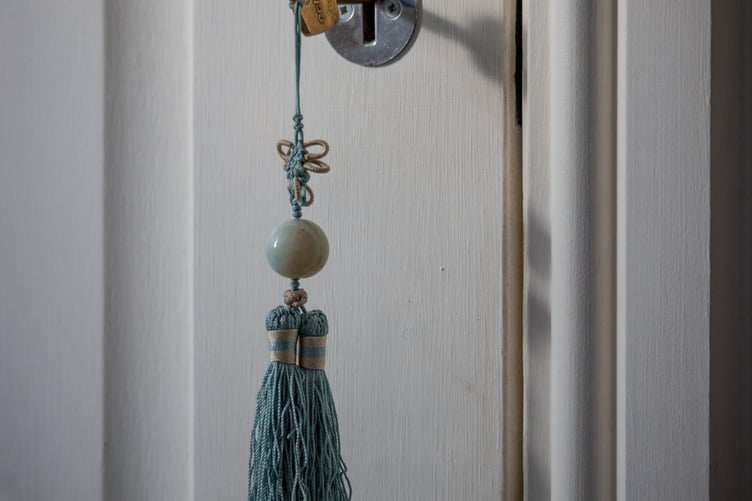 lock door