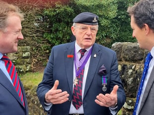 Minister for veterans Johnny Mercer enjoys pint with Beacon Hill vets