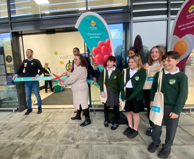 VIDEO: Lidl Alton finally opens its doors to shoppers