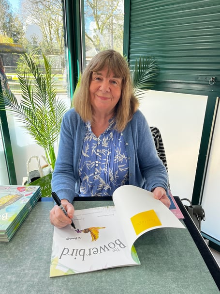 Julia Donaldson, who was celebrating her new story ‘The Bowerbird’, made the special visit to the UK’s largest bird park Birdworld on Easter Saturday, taking time out of her busy schedule to enjoy a meet-and-greet with fans, both young and old alike