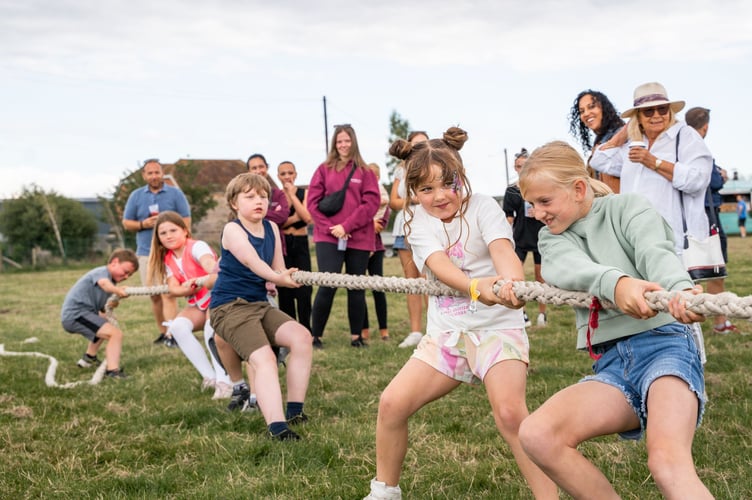 Stroud Revels tug of war Alice North
