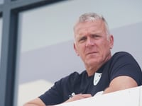 Abbott returns to fire Surrey's title hopes