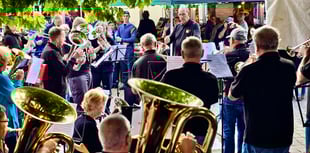 Liss Band gives surprise performance in town square 