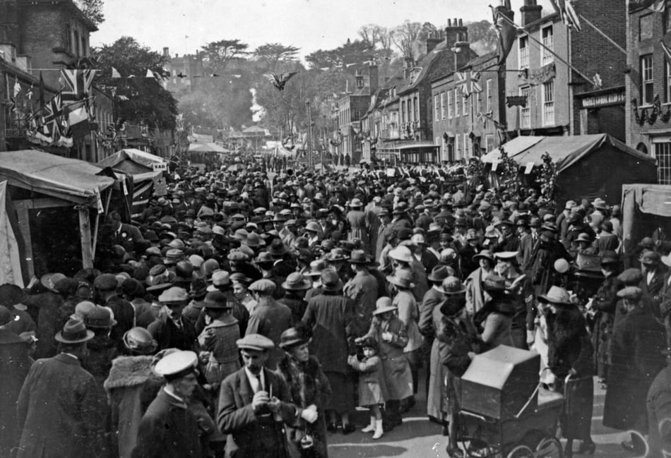 National Hat Day: Spot the one man missing his hat in this WW1 photo