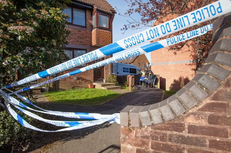 PETERSFIELD - HAMPSHIRE: Police officers at the scene of a serious incident on Meon Close in Petersfield Hampshire this morning 29th March 2025. Photograph By Chris Gorman 07555419581