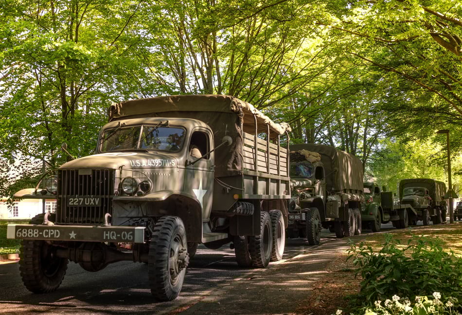 Crowds line streets for VE Day 80 convoy tribute across Hampshire