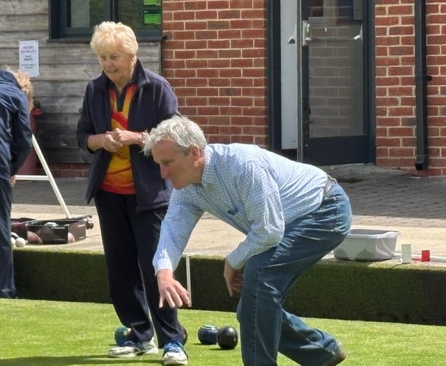 Damian Hinds MP: Learning the many benefits of bowls in Alton