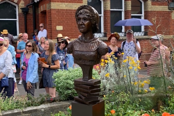 The Jane Austen statue in Alton town centre.