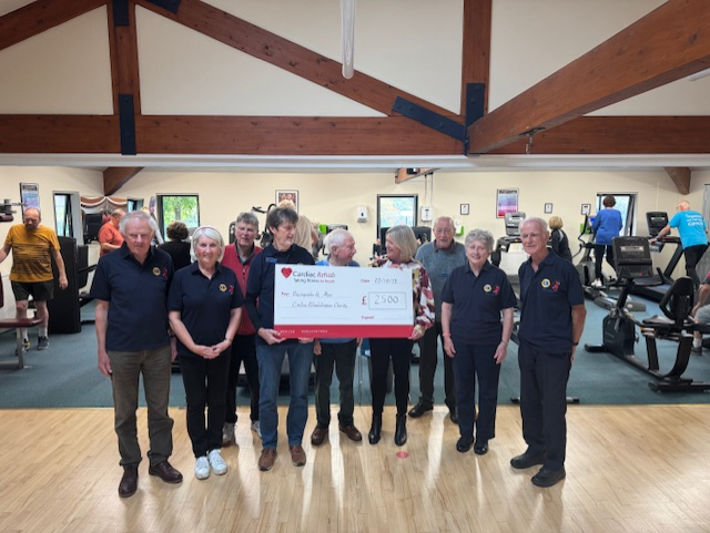 Alton Lions Club raised £2,500 for Cardiac Health with a golf day in August. Sarah Hill from Cardiac Health is pictured receiving the cheque from Lions Dave Crocker, Derek Shaw, Frank Pote and John Smith, watched by Hugh, Siobhan, John and Denise, who formed the winning team Hugh's Hackers, October 23rd 2025.