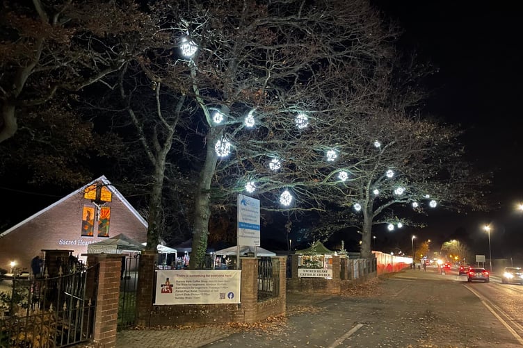 Bordon & Whitehill Christmas Lights switch on