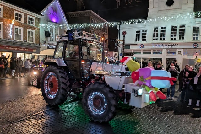 Merry motorcade cheered on by thousands around East Hants and Sussex