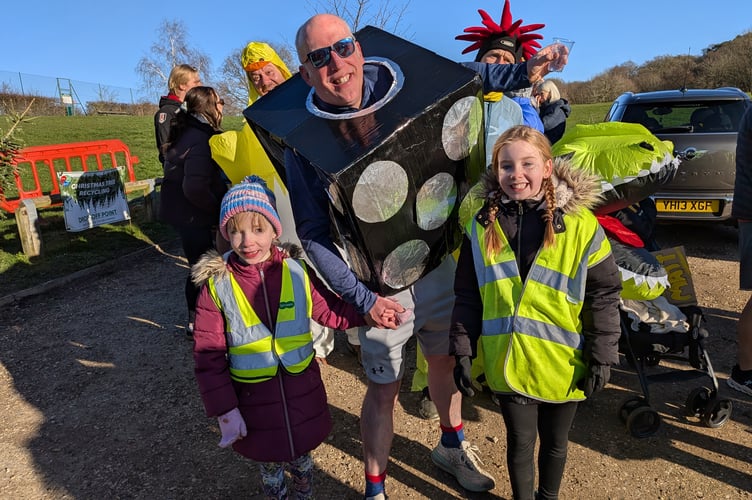 Ewshot Christmas Tree Run 2026 PIC6