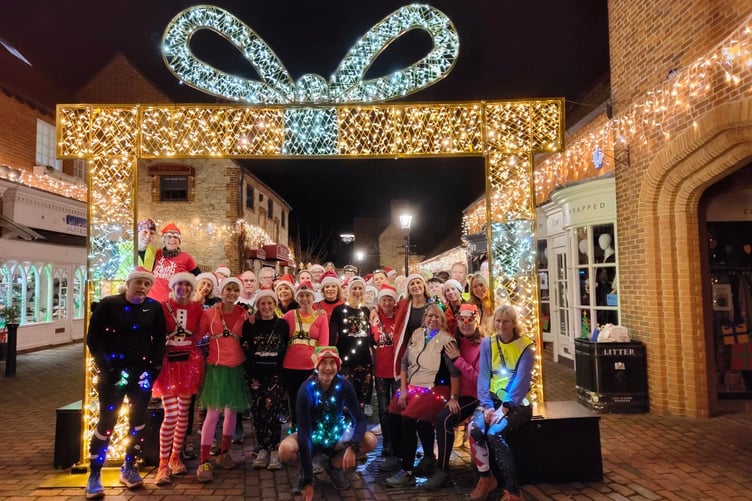 Farnham Runners tour the town's Christmas lights on their mince pie run