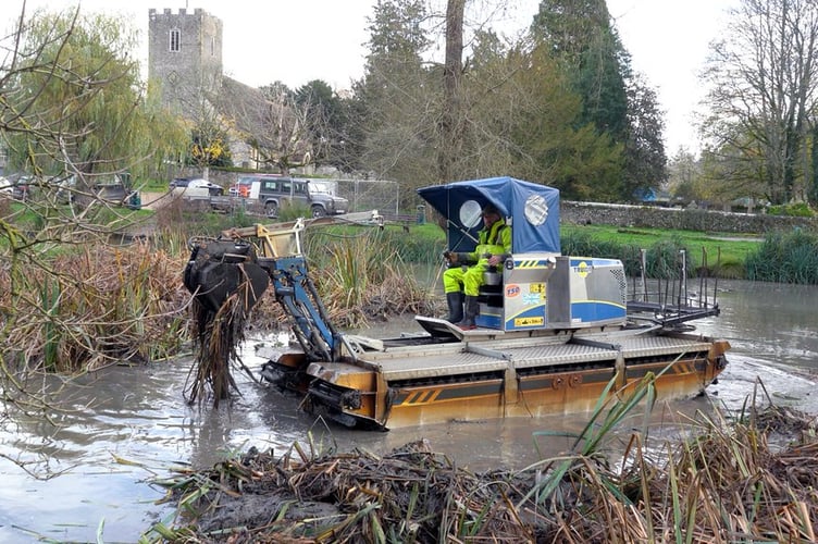 Floating differ Buriton Pond
