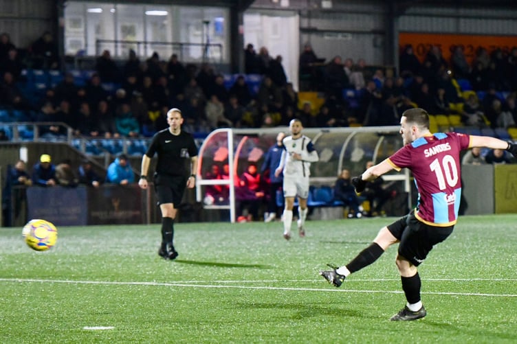 Darryl Sanders fires Farnham Town into an early lead at Havant & Waterlooville