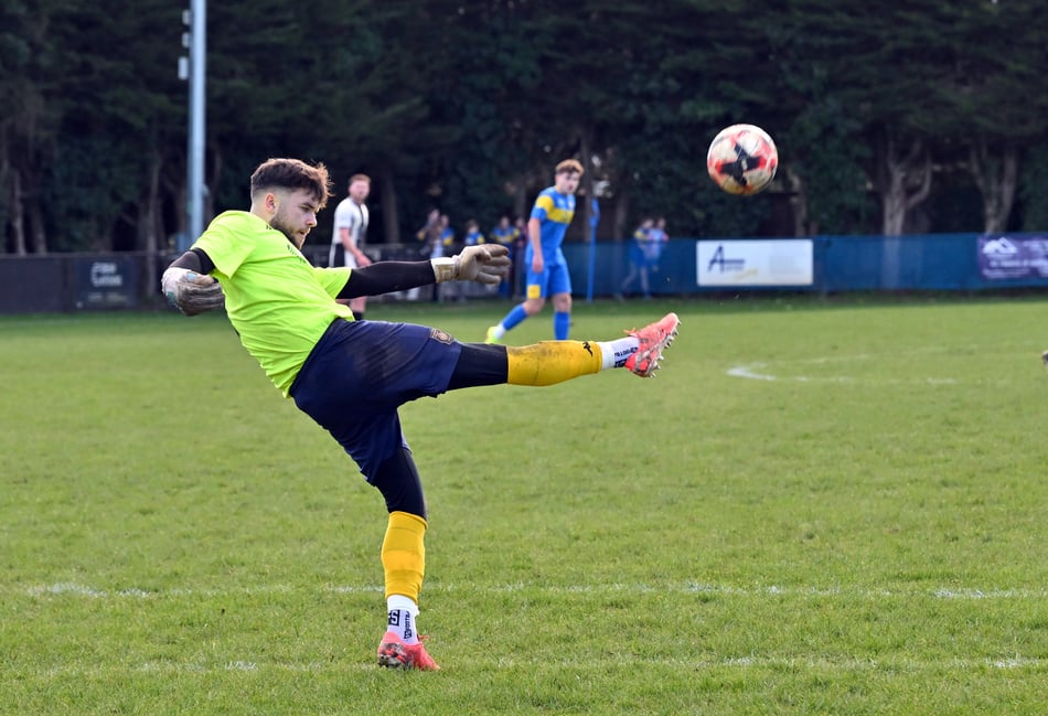 Petersfield Town fall to defeat at Hythe & Dibden