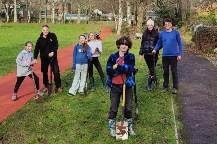 Herne Junior School Petersfield hedge planting