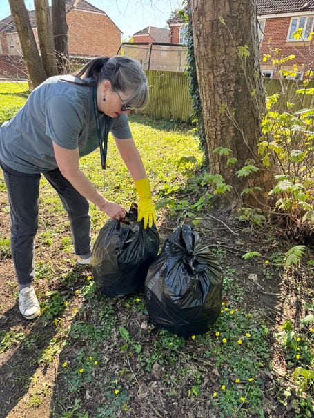 Cllr Linda Delve cleaning up on Station Road