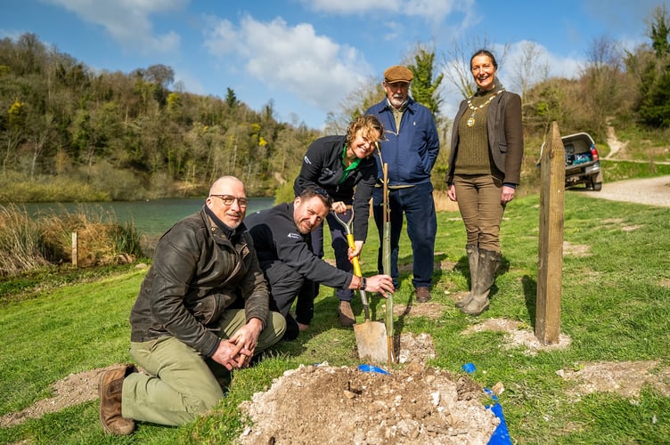 Tree of Hope Planting in Arundel (l to r) Stephen McAuliffe, SDNPA Member, Sion McGeever. SDNPA CEO, Vanessa Rowlands, Chair of SDNPA, Bob Tanner, Arundel Tree Warden, and Cllr Carolyn Kenney, Mayor of Arundel